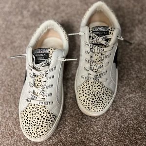 BRAND NEW - NEVERWORN VH star sneakers